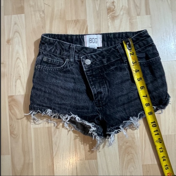 Urban Outfitters BDG Raw Hem Denim Shorts Black Asymmetrical Button Size 24 - Picture 3 of 6
